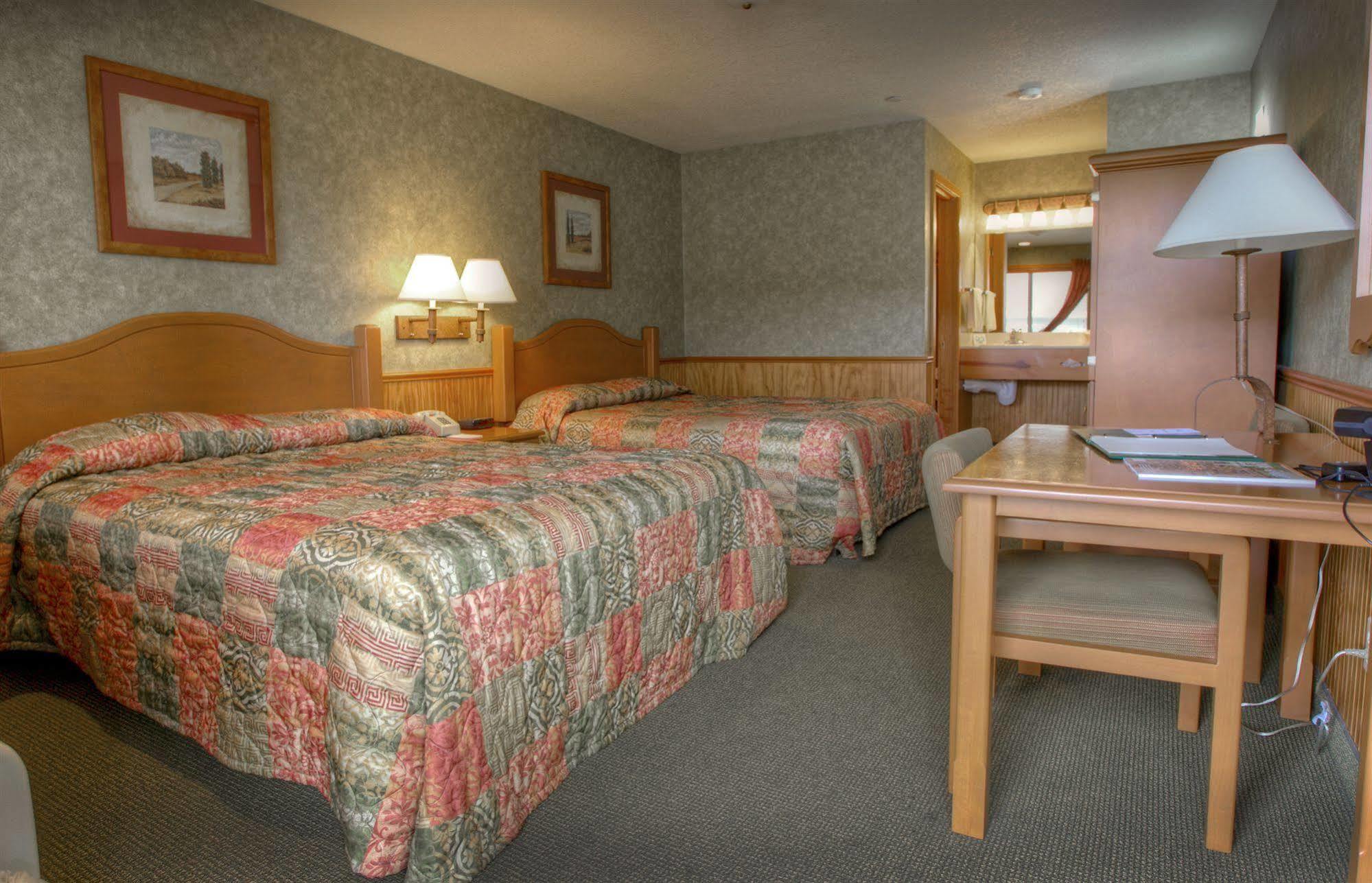Poulsbo Inn & Suites Exterior photo